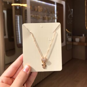 Colar boneca + coração