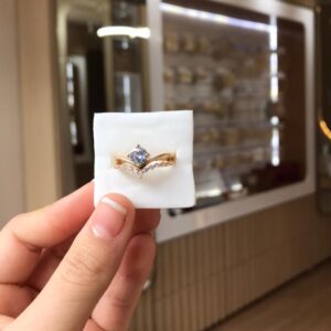 Anel coroa com cristal