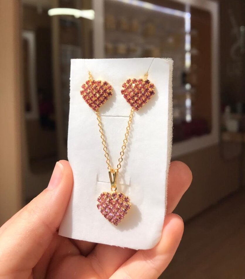 Conjunto cravejado rosa