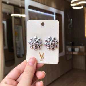 Brinco flor prateado