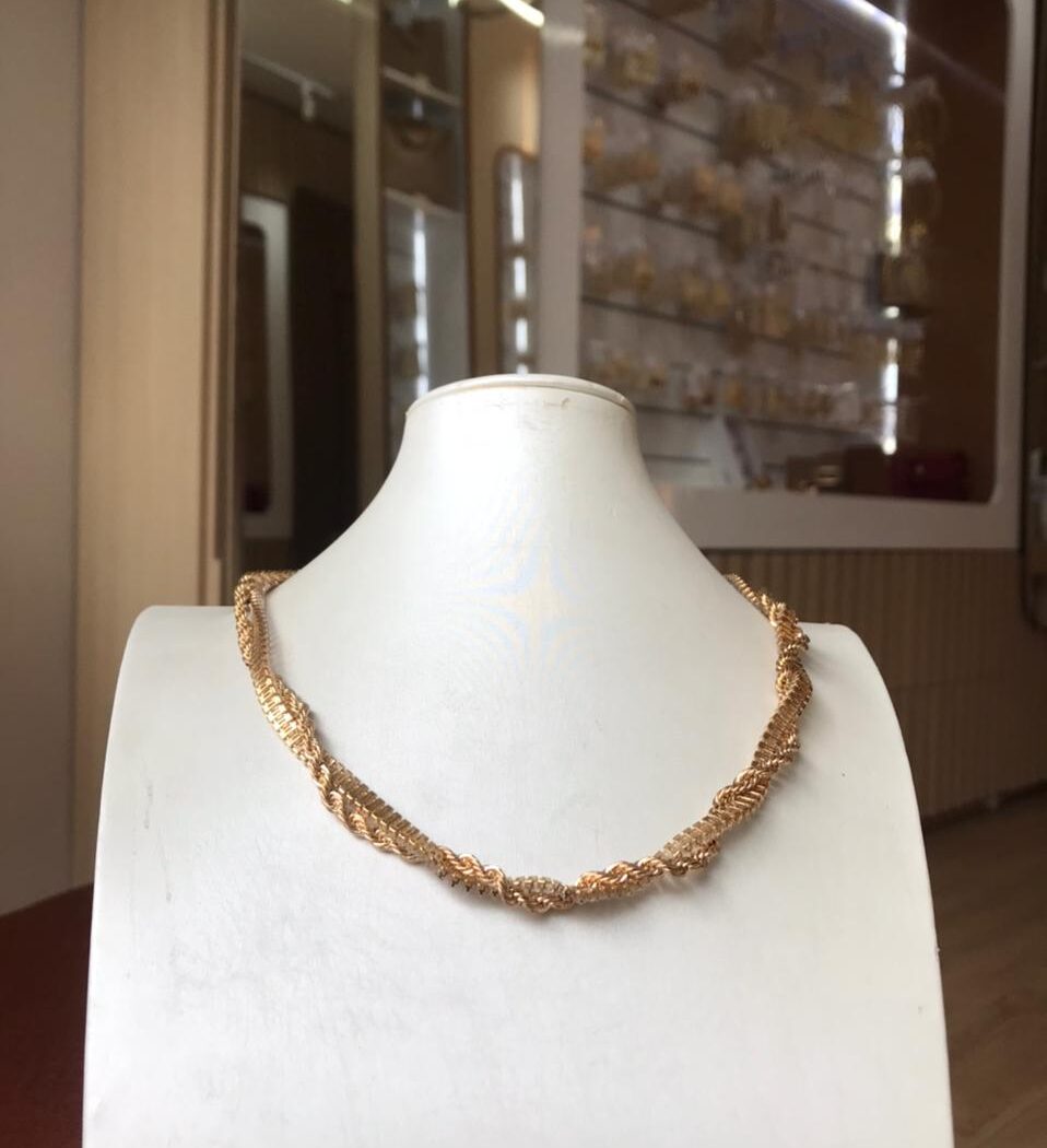 Colar duplo entrelaçado