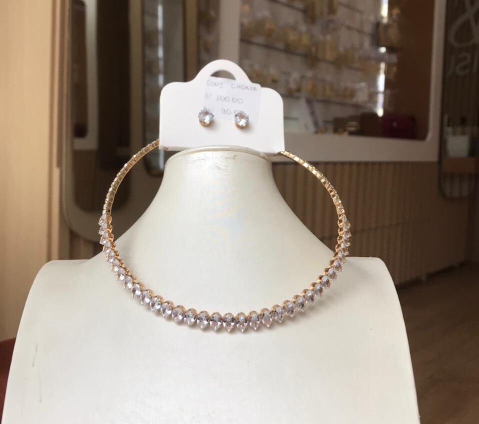 Conjunto em pedraria