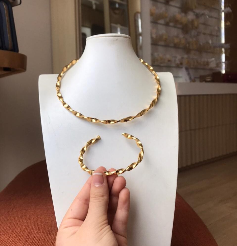 Conjunto choker linha torcida